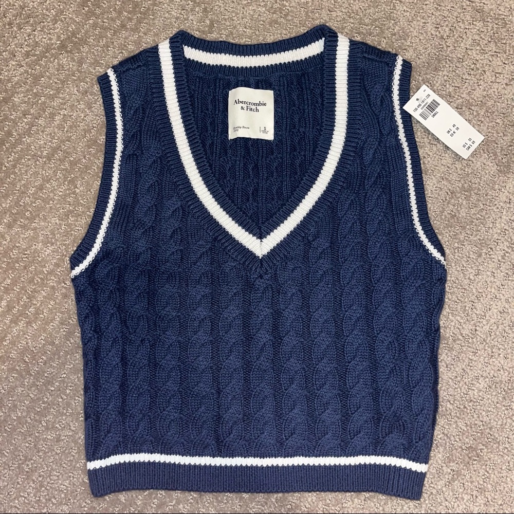 New with tags navy and white small Abercrombie and Fitch sweater vest